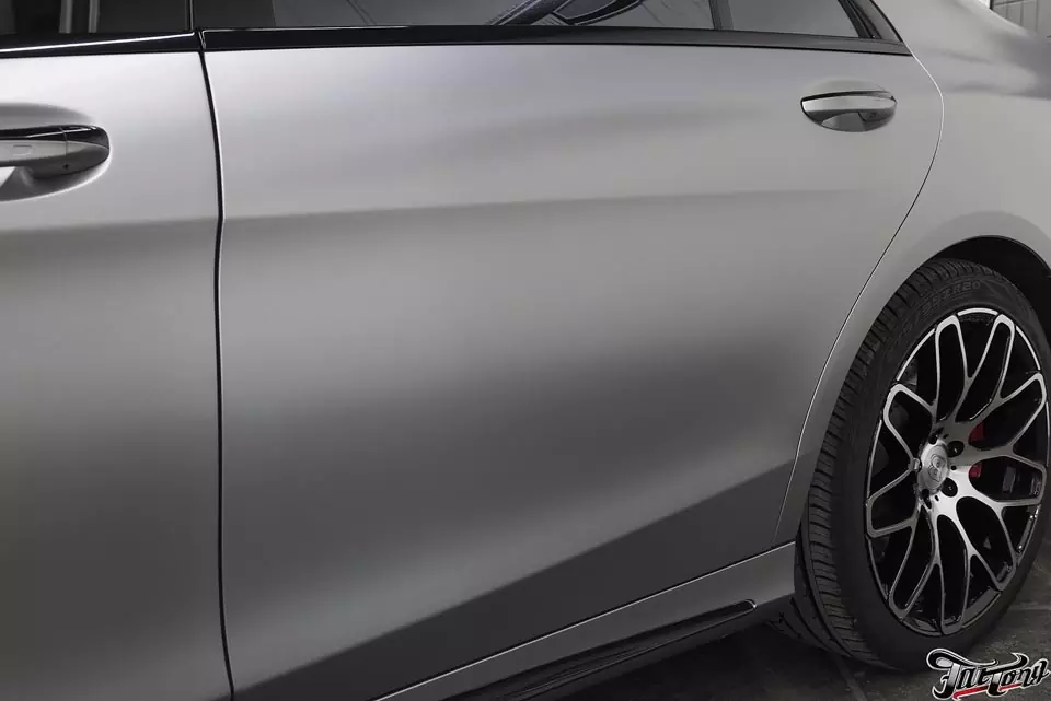 Mercedes S63AMG. Окрас двух дверей и крыла в родной серый мат.